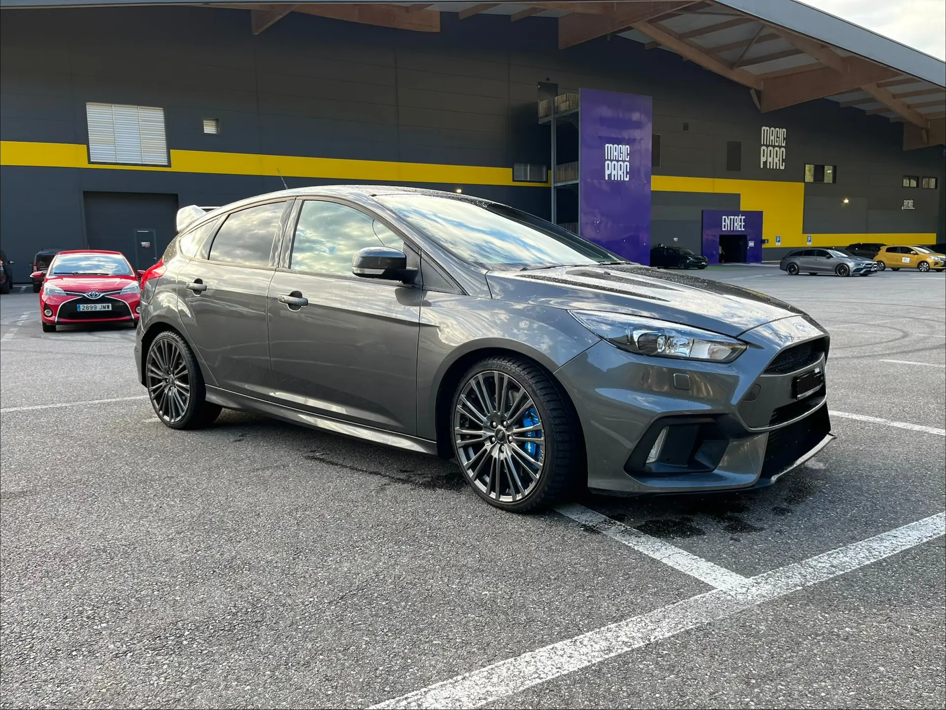 Ford Focus RS 2016 — Performance brute, 350 ch et transmission manuelle