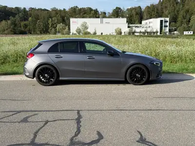 Mercedes-Benz 220 2018 — Élégance berline avec 190 ch et seulement 86 500 km — côté