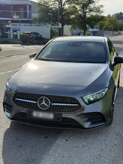 Mercedes-Benz 220 2018 — Élégance berline avec 190 ch et seulement 86 500 km — détail