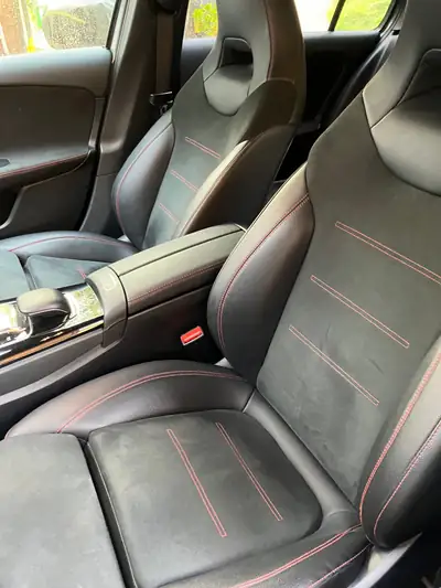 Mercedes-Benz 220 2018 — Élégance berline avec 190 ch et seulement 86 500 km — tableau de bord