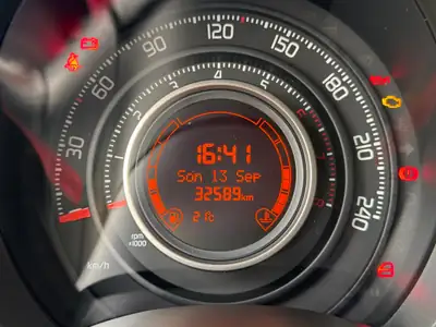 FIAT 500 Abarth 1.4 T-Jet 135 — Icône italienne sportive, état impeccable — Miniature 13