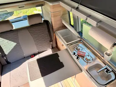 VW T6.1 Ocean Liberty 204PS 4Motion — Camping-car intégral, équipement complet et énergie solaire — intérieur