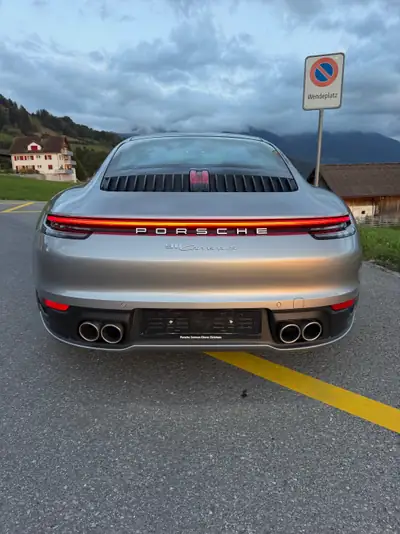 Porsche 911 Carrera S 3.0 PDK — Coupé sportif haute performance, 9'500 km seulement — Innenraum