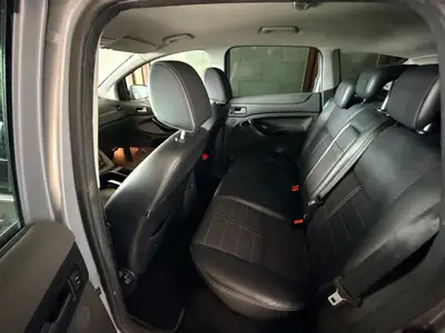 Ford Kuga 2.0 TDCi Titanium 4WD — SUV robuste, moteur neuf, prêt à l'export — détail