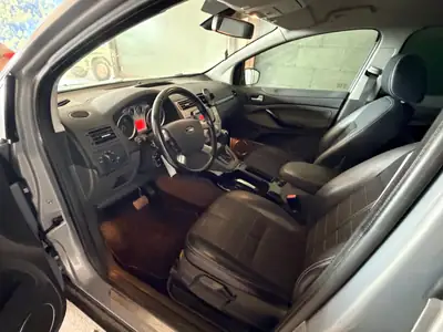 Ford Kuga 2.0 TDCi Titanium 4WD — SUV robuste, moteur neuf, prêt à l'export — tableau de bord