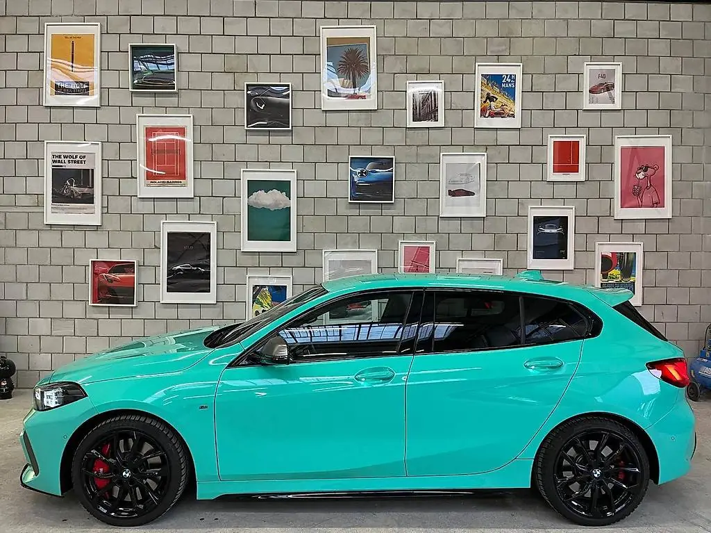 BMW 1er M — Performance compacte 305 ch, design sportif vert unique