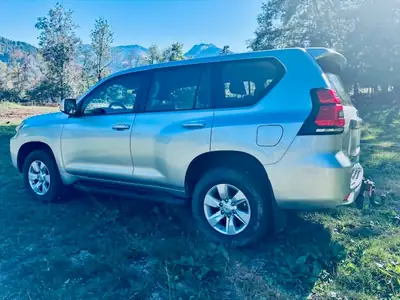 Toyota Land Cruiser 2.8 D 177 Comfort — SUV robuste, faible kilométrage, sans sinistre — vista esterna