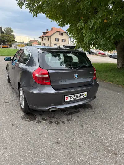 BMW 120i — Berline compacte dynamique, 170 ch et très bien entretenue — vista posteriore