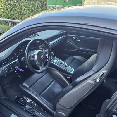 Porsche 911 Carrera 4 PDK 3.4 — Coupé sport légendaire, 350 ch et transmission automatique — interni