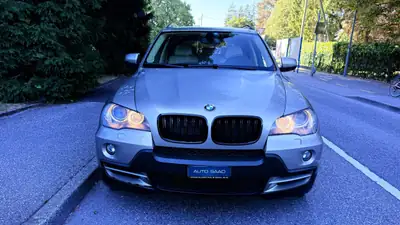 BMW X5 xDrive 30i — SUV 7 places robuste, essence automatique, très bon état — exterior view