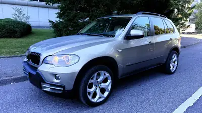 BMW X5 xDrive 30i — SUV 7 places robuste, essence automatique, très bon état — rear view
