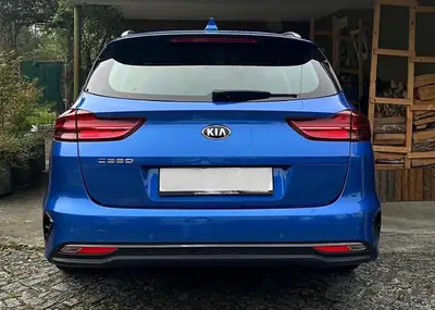 Kia Ceed 1.0 T-GDi Trend — Break pratique, moteur turbo économe et sans sinistre — vista posteriore