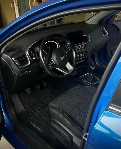 Kia Ceed 1.0 T-GDi Trend — Break pratique, moteur turbo économe et sans sinistre — cruscotto