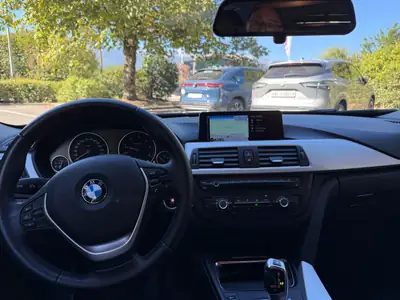 BMW 320d xDrive Touring — Break diesel performant, première main suisse — Thumbnail 12