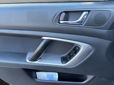 Subaru Outback 2.5i AWD — Break routier polyvalent, traction intégrale permanente — Miniature 12