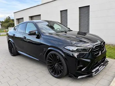 BMW X6M Competition 2023 — 625 ch, Design Black Racing, Seulement 37'000 km — Seitenansicht
