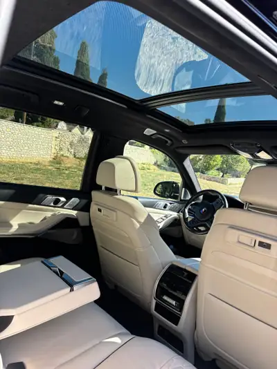 BMW X7 M50i — SUV 7 places haute performance, 530 ch et transmission intégrale — détail