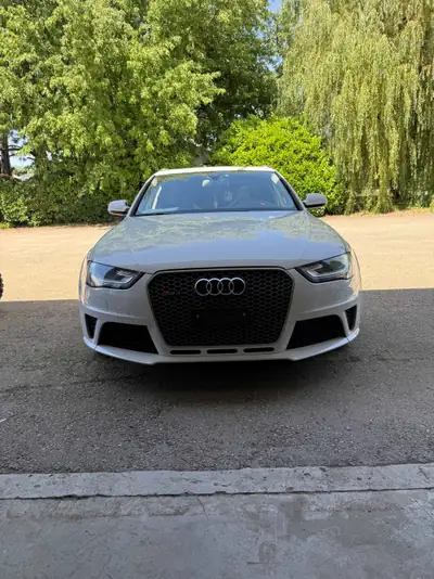 Audi RS4 4.2 V8 FSI Quattro — Break sportif 450 ch, peu kilométré — côté
