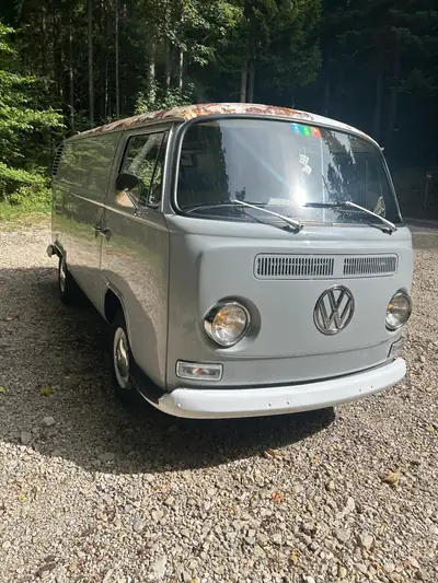VW T2 T2a Fourgon 1972 — Légende du van aménagé, 60'000 km authentiques — côté