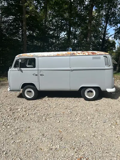 VW T2 T2a Fourgon 1972 — Légende du van aménagé, 60'000 km authentiques — détail