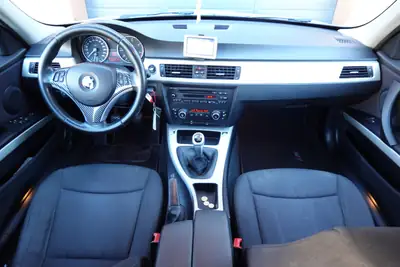 BMW 320d — Berline diesel fiable, équipée GPS et régulateur, homologuée CH — Miniatura 11