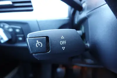 BMW 320d — Berline diesel fiable, équipée GPS et régulateur, homologuée CH — Miniatura 14
