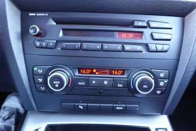 BMW 320d — Berline diesel fiable, équipée GPS et régulateur, homologuée CH — Miniatura 17