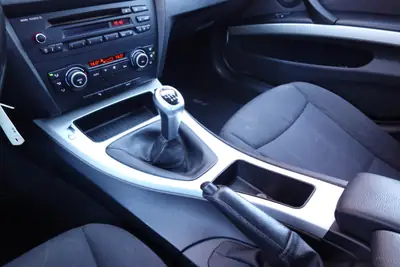 BMW 320d — Berline diesel fiable, équipée GPS et régulateur, homologuée CH — Miniatura 18