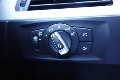 BMW 320d — Berline diesel fiable, équipée GPS et régulateur, homologuée CH — Miniatura 16