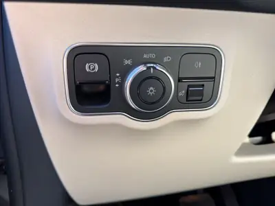 Mercedes-Benz GLB 250 — SUV 7 places diesel, 4matic robuste et économe — Miniature 11