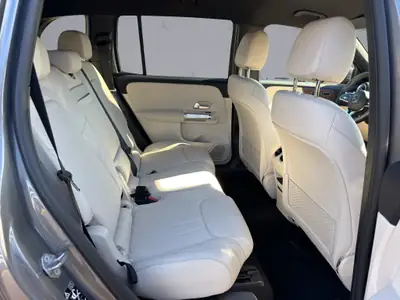 Mercedes-Benz GLB 250 — SUV 7 places diesel, 4matic robuste et économe — Miniature 17