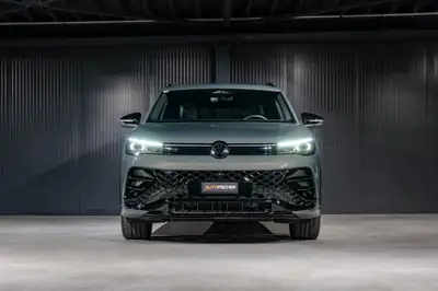 VW Tiguan 2.0 TSI R-Line 4Motion — SUV performant, cuir intégral, toit panoramique — rear view