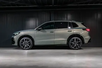 VW Tiguan 2.0 TSI R-Line 4Motion — SUV performant, cuir intégral, toit panoramique — Thumbnail 9