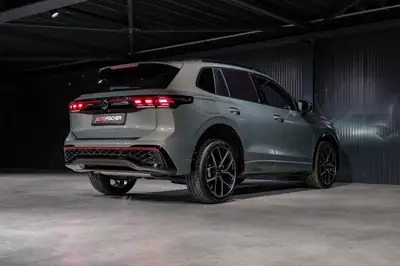 VW Tiguan 2.0 TSI R-Line 4Motion — SUV performant, cuir intégral, toit panoramique — Thumbnail 7