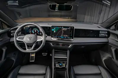 VW Tiguan 2.0 TSI R-Line 4Motion — SUV performant, cuir intégral, toit panoramique — Thumbnail 15