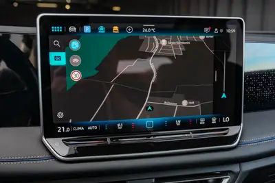 VW Tiguan 2.0 TSI R-Line 4Motion — SUV performant, cuir intégral, toit panoramique — Thumbnail 17