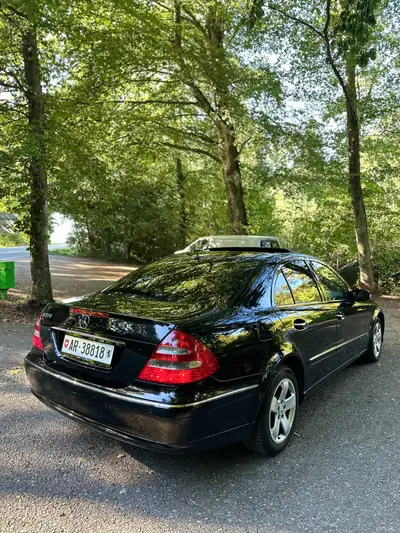Mercedes-Benz 320 CDI Elegance — Berline diesel automatique robuste, 229'000 km — vista posteriore