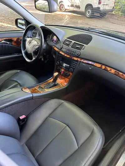 Mercedes-Benz 320 CDI Elegance — Berline diesel automatique robuste, 229'000 km — cruscotto