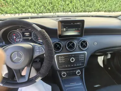 Mercedes-Benz Classe A 250 — Berline compacte dynamique, 211 ch et 106'000 km — interior