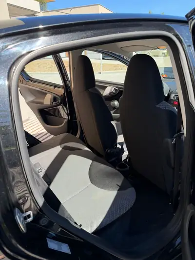 Toyota Aygo 1.0 VVT-i Linea Luna 2012 — Citadine économique sans accident, 4 pneus inclus — intérieur