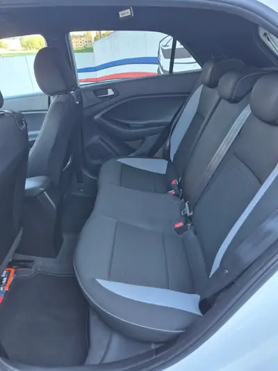 Hyundai i20 1.0 T-GDi Amplia — Citadine économe et fiable, 83'000 km — Miniatur 10