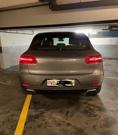 Porsche Macan 2.0 PDK — SUV premium 252 ch, entretien Porsche, sans sinistre — side view