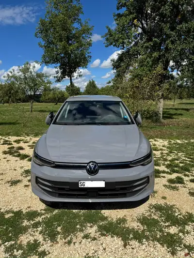 VW Golf VIII 1.5 TSI Life — Compacte fiable avec garantie constructeur jusqu'en 2028 — exterior view