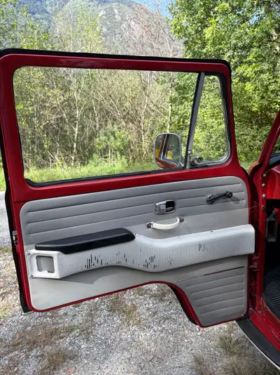 VW T2 Deluxe 1969 — Légendaire bus californien, véhicule d'époque homologué — Miniatur 17