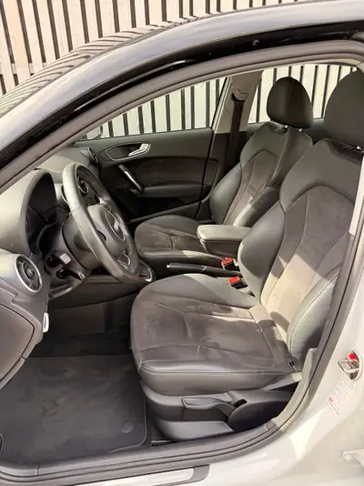 Audi A1 1.4 TFSI Sportback S-Tronic — Compacte dynamique, toit ouvrant et faible kilométrage — Miniature 9