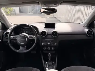 Audi A1 1.4 TFSI Sportback S-Tronic — Compacte dynamique, toit ouvrant et faible kilométrage — Miniature 8