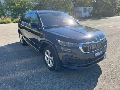 Skoda Kodiaq 2.0 TDI 200 PS 4x4 — SUV premium 7 places, diesel performant, première main — side view