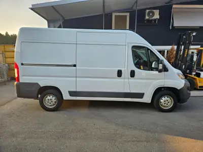Citroën Jumper 2.0 BlueHDi 130 — Utilitaire spacieux, moteur fiable et économique — fianco