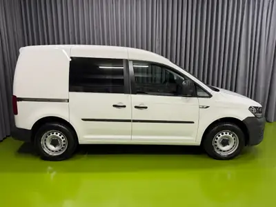 VW Caddy 2.0 TDI 102 — Utilitaire compact diesel, équipé et fiable — rear view