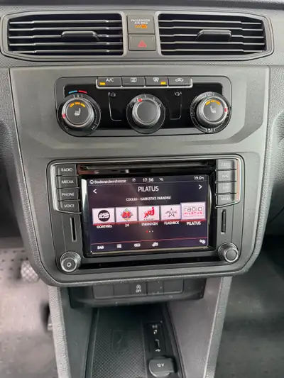 VW Caddy 2.0 TDI 102 — Utilitaire compact diesel, équipé et fiable — Thumbnail 9